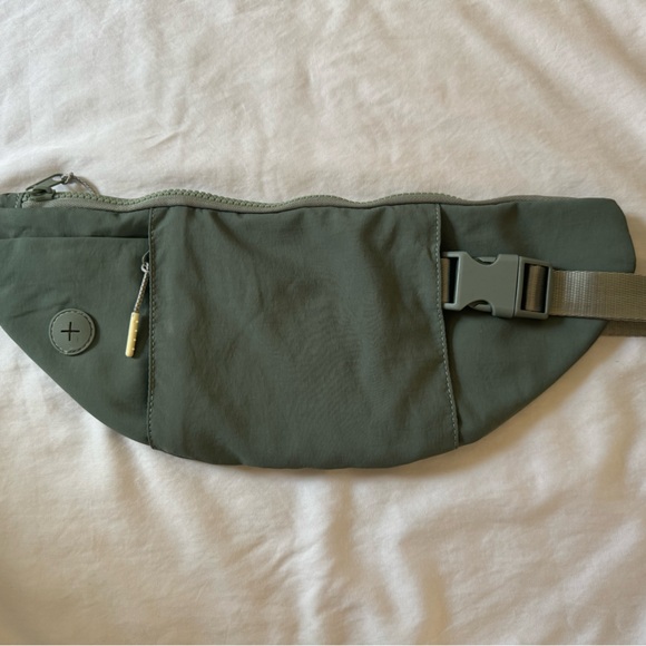 Top Paw Adjustable Belt Bag - Picture 2 of 11